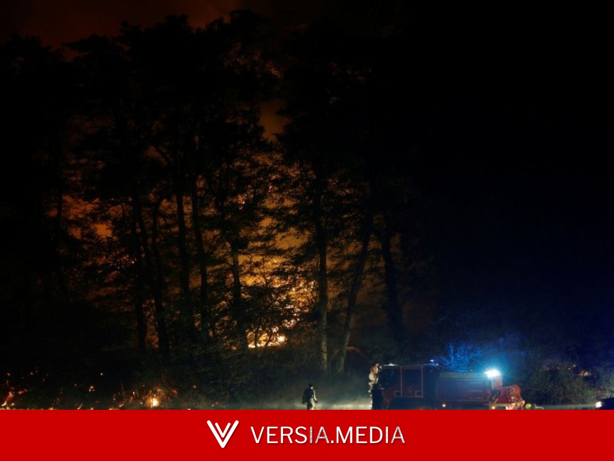 500 pompiers et 2 canadairs luttent contre l'incendie de la forêt de Fontainebleau